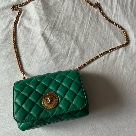 AUTHENTIC VERSACE MEDUSA GREEN CROSSBODY PURSE QUILTED LAMB LEATHER - Picture 2 of 13